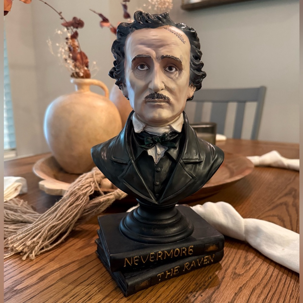 🖤🎃 Brand New Edgar Allan Poe Bust from Michael’s Ashland